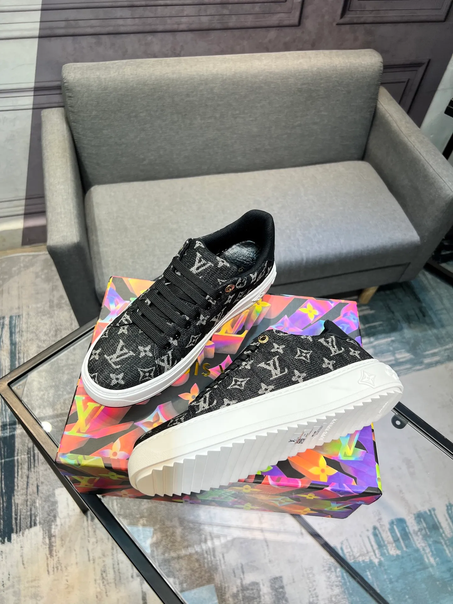 Men's Men's Shoes 💰540 LV Louis Vuitton. The latest fashionable casual shoes are popular in physical stores. The new spring and summer comfortable imported custom patent leather plus cowhide, cowhide mesh, and unique jacquard fabric element design. With sheepskin lining, Lv original base, [sun][sun] high-end packaging and high quality💪Details determine quality, welcome to compare🇮🇹Code number 38-44, 45 can be customized